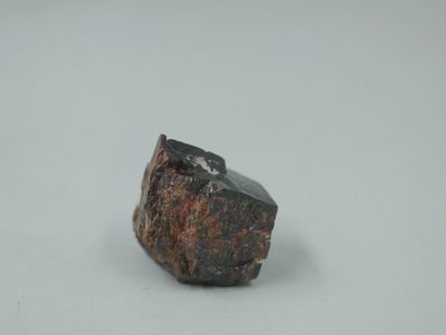  Manganotantalite, Cabral mine. 
Ex collection richar Kosnar. 
22 x 22 x 25mm. Poids...