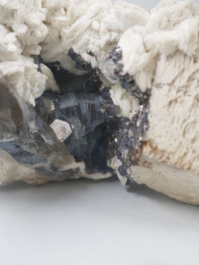 null Importante association d'albite, mica et quartz fumé (gros cristal). 

Haut....