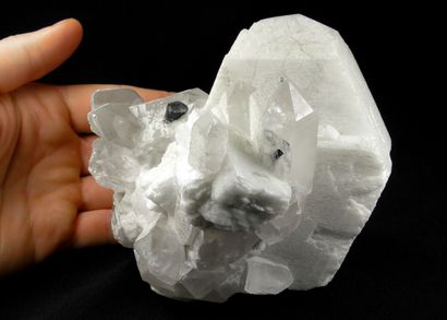 null Microcline et quartz . Beau cristal blanc de 10 cm présentant des macles complexes.

Skardu,...