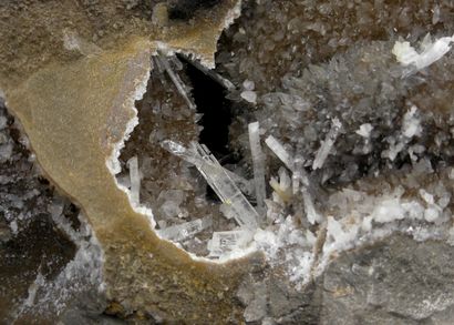 null Quartz en étoile bleu et Célestine de Condorcet	

Condorcet, Drôme	, France	

6...