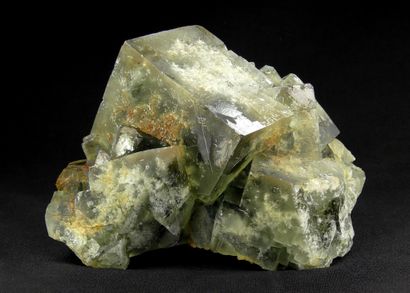 null 
Fluorite verte composée d'un cube principal de 6 x 4 cm très en relief et posé...