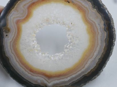 null Tranche d'agate. 

Diam.: 9cm.