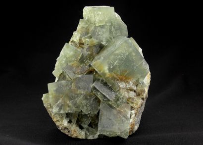 null 
Fluorite verte composée d'u en cubes très nets jusqu'à 3,8 cm d'arrête. 




Chacagnac...