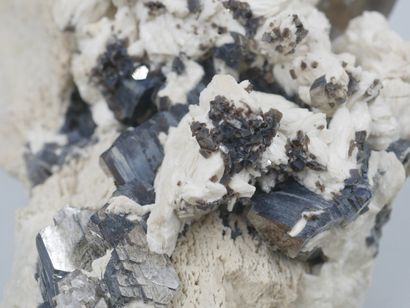 null Importante association d'albite, mica et quartz fumé (gros cristal). 

Haut....