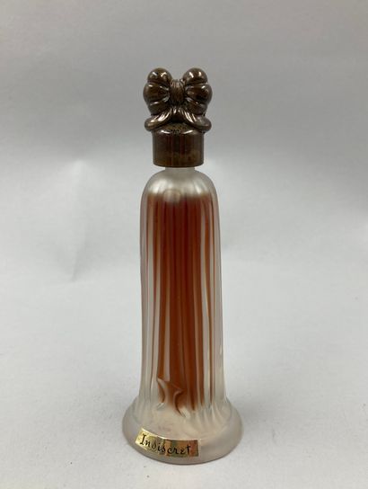 null LUCIEN LELONG " Indiscreet

Glass bottle of stylized form.

H: 13cm
