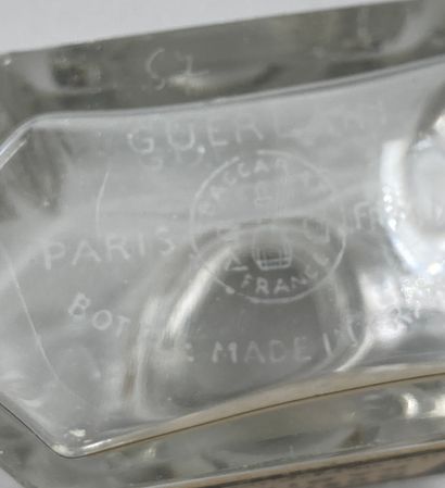 null GUERLAIN « Kadine »

Flacon 75 ml en cristal de Baccarat, panse rectangulaire...