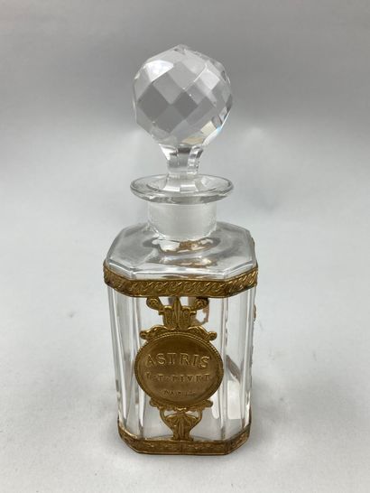 null L.T. PIVER « Astris »

Flacon en cristal incolore de Baccarat, pressé moulé,...