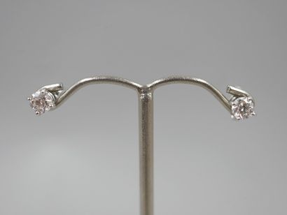 null Pair of 18k white gold earrings set with diamonds of about 0.30cts each. 

PB...