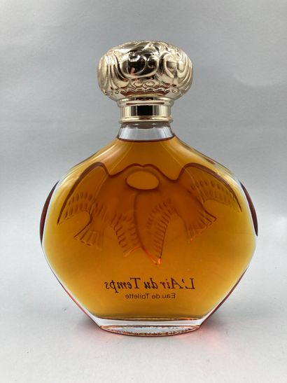 null NINA RICCI "L'air du Temps

Glass bottle, body decorated with two doves in relief....