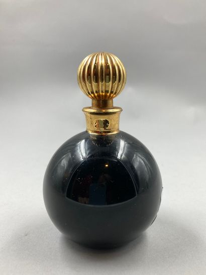 null LANVIN " Arpège " bottle

Glass bottle model black ball. Decorated with the...