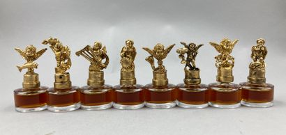 null UNIDENTIFIED

Lot of 14 miniatures approximately with PDO, gilded stoppers representing...