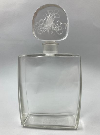null LANCOME

Bottle in colorless glass pressed molded of rectangular form. Frosted...