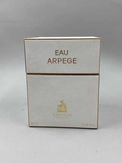 null LANVIN « Eau d’Arpège »

Flacon modèle boule incolore, bouchon doré strié, parfum...