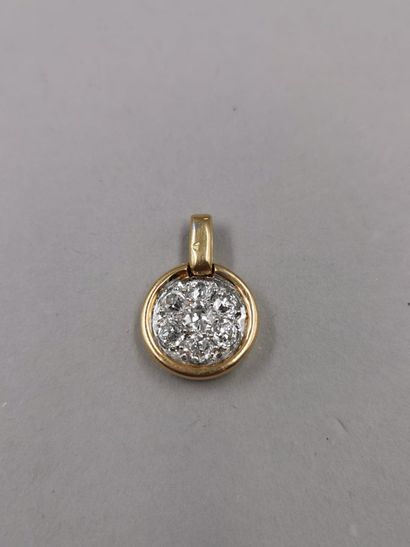 null 
Circular pendant in 18k yellow gold set with 7 old cut diamonds for 1.10cts...