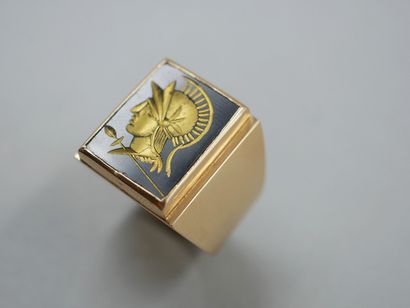 null Ring in 18k yellow gold set with an intaglio representing a profile of minerva....