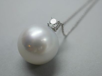 null Collier en or blanc 18k orné d'une perle des mers du sud d'un diamètre de 16mm...