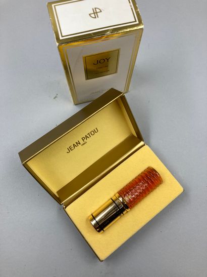 null JEAN PATOU "Joy

Glass spray bottle. Gold cap. PDO, perfume extract capacity...