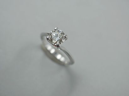 null Solitaire ring in 18k white gold set with a brilliant-cut diamond of 1.17cts...