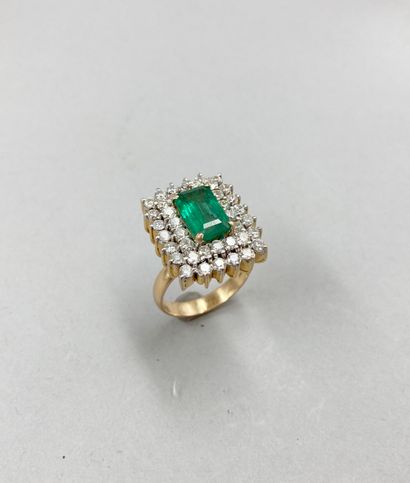 null 14k yellow gold ring centered on an emerald of approximately 2.80cts in a claw...