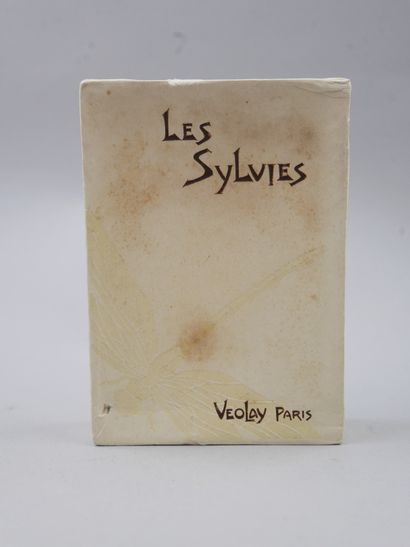  VEOLAY « Les Sylvies » 
Flacon en verre, pressé moulé, panse de forme rectangulaire...