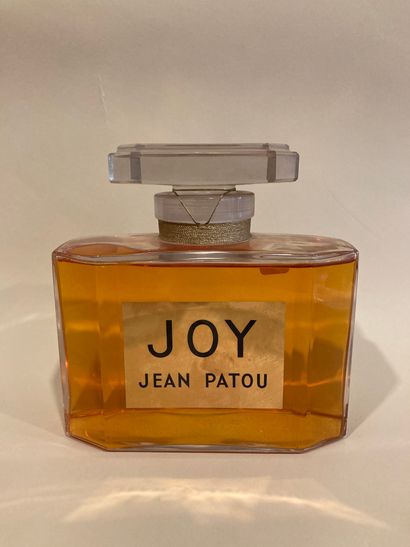 null JEAN PATOU "Joy"

Elégant flacon factice géant de décoration, de forme rectangulaire...
