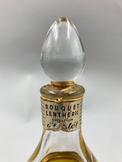 null LENTHERIC "Bouquet

Flared shaped bottle, titled label (lacunar), ogive shaped...