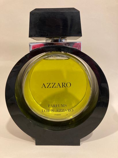 null LORIS AZZARO "Azzaro"

Flacon factice géant de décoration, en verre entouré...