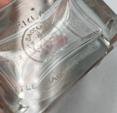 null GUERLAIN " Mitsouko " and " L'Heure Bleue

Lot of two bottles titled and stamped...