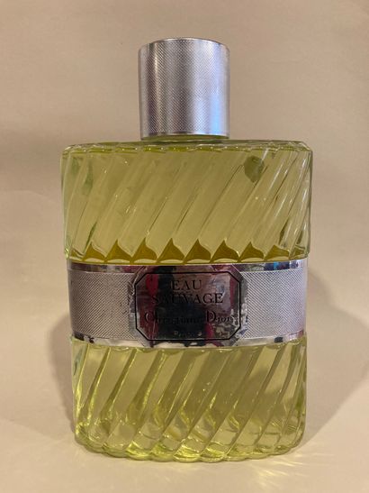 null CHRISTIAN DIOR "Eau Sauvage

Giant dummy bottle for decoration, made of strillé...