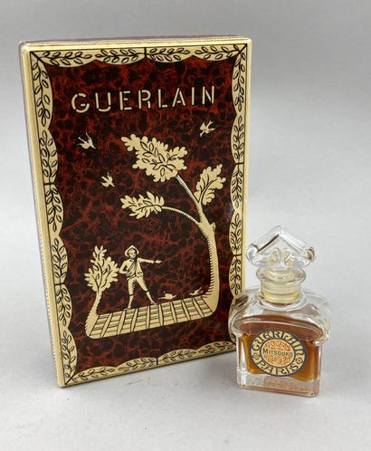 null GUERLAIN "Mitsouko

Glass bottle 7,5 ml, shoulder with decoration of volutes....