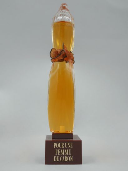null CARON "For a woman

Glass spray bottle, stylized, eau de parfum, 50ml capac...