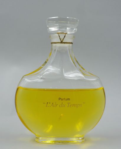 null NINA RICCI

Set of 3 bottles including a bottle "Capricci", Lalique creation,...