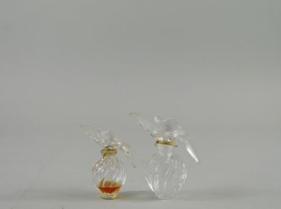 null NINA RICCI "L'air du Temps

Two bottles stoppers two doves, 30ml, one full and...