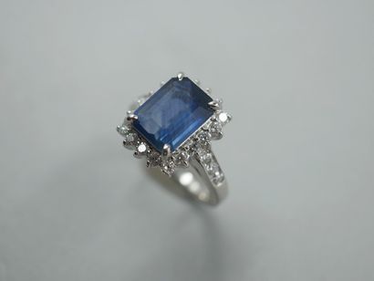 null Platinum ring set with an emerald-cut sapphire in a diamond setting. 

PB :...