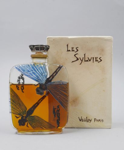 null VEOLAY "Les Sylvies

Glass bottle, pressed molded, body of rectangular form...