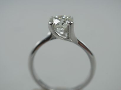 null Solitaire ring in 18k white gold set with a brilliant-cut diamond of 1.17cts...