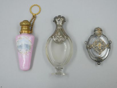 null 
LOT OF THREE BOTTLES HAS PERFUME AND ODORS. Mounts gilded and silver plated...