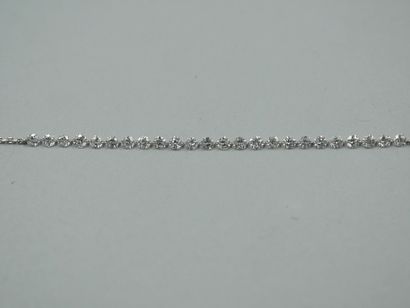 null Elegant collier en or blanc 18k agrémenté de 24 diamants pour 1ct environ en...