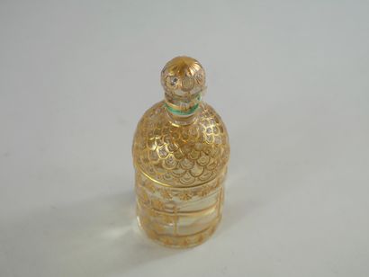 null GUERLAIN "Eau de Cologne Impériale

Glass bottle model golden bees. Monogrammed...