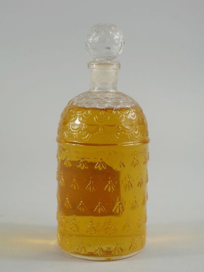 null GUERLAIN " N°68

Glass bottle with colorless bees, titled "N°68", limited edition,...