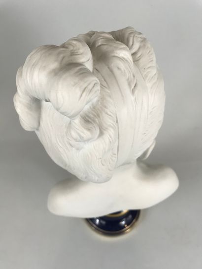 null In the taste of SEVRES, after Houdon.

Bust representing Louise Brognart.

Proof...