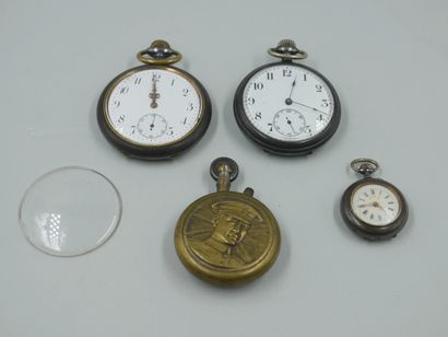null Lot de trois montres à gousset chronomètres en métal et un briquet (artisanat...