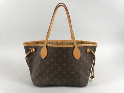 null LOUIS VUITTON. 

Shopping bag in waxed canvas. 

Height : 22cm. Width : 37cm.

(New...