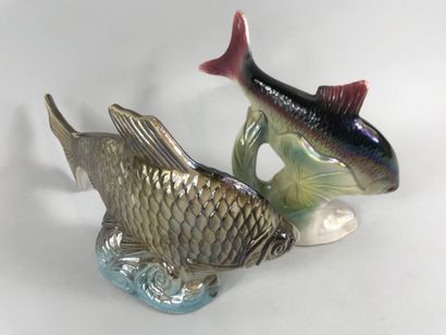 null Two glazed earthenware subjects representing fish

Height: 18cm and 14,5cm....