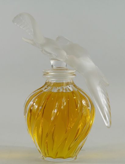 null NINA RICCI " The air of time ".

Important crystal bottle, twisted body, stopper...