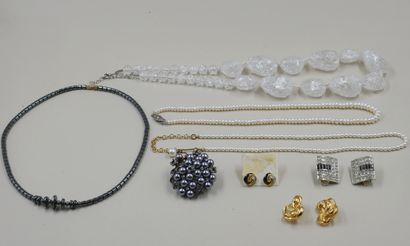 null Lot of costume jewelry including necklaces, earrings and clips and a brooch...