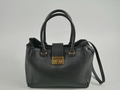 null PIERRE CARDIN

Black leather handbag 

(Condition close to new)