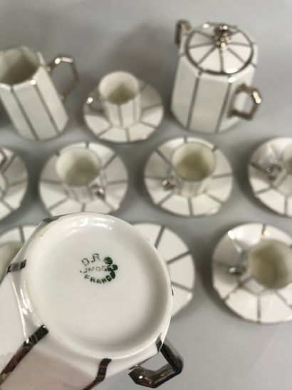 null LIMOGES.

Tea/coffee set in porcelain including a coffee pot, a milk pot, sugar...