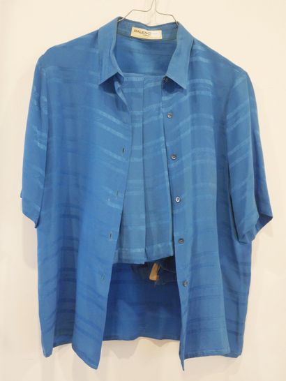 null BALENCIAGA

Blue silk outfit including a blouse and a skirt with the brand's...