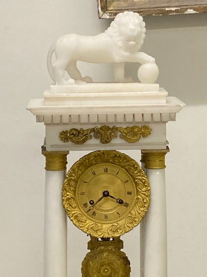 null Portico clock in white marble and gilt bronze decorated with scrolls and palmettes,...